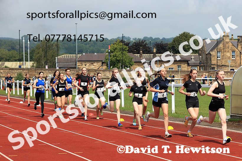 Girls 1500 metres, 2025 Northumberland Schools Track and Fields, Wentworth, Hexham. Photo: David T. Hewitson/Sports for All Pics